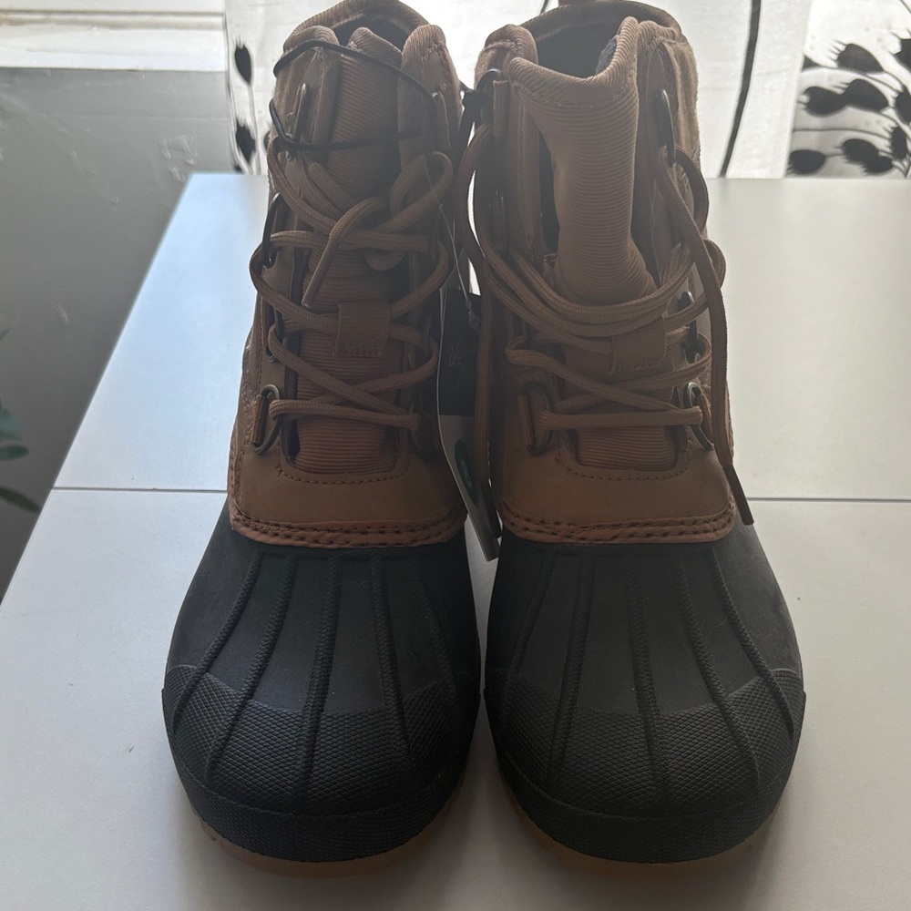 Universal Thread Black and Tan Winter Boots